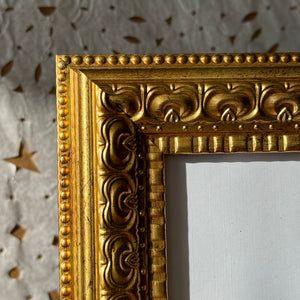 Our SIGNATURE 5x7 Gold Frame